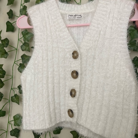 Rib Button Front V-Neck Vest - Picture 4 of 4